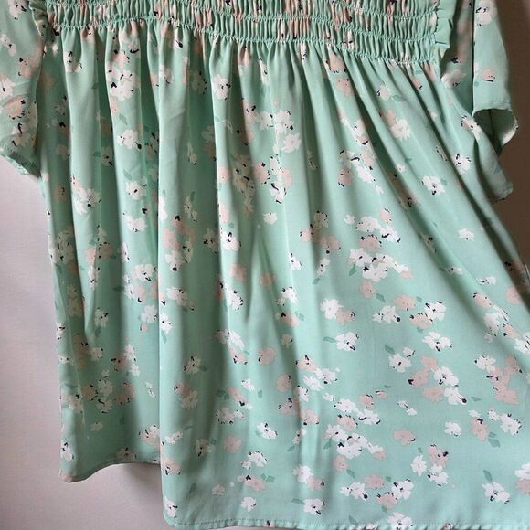 NWOT MOD BOUTIQUE FLORAL SMOCKED SHIRRED TOP SIZE LARGE - Picture 8 of 16